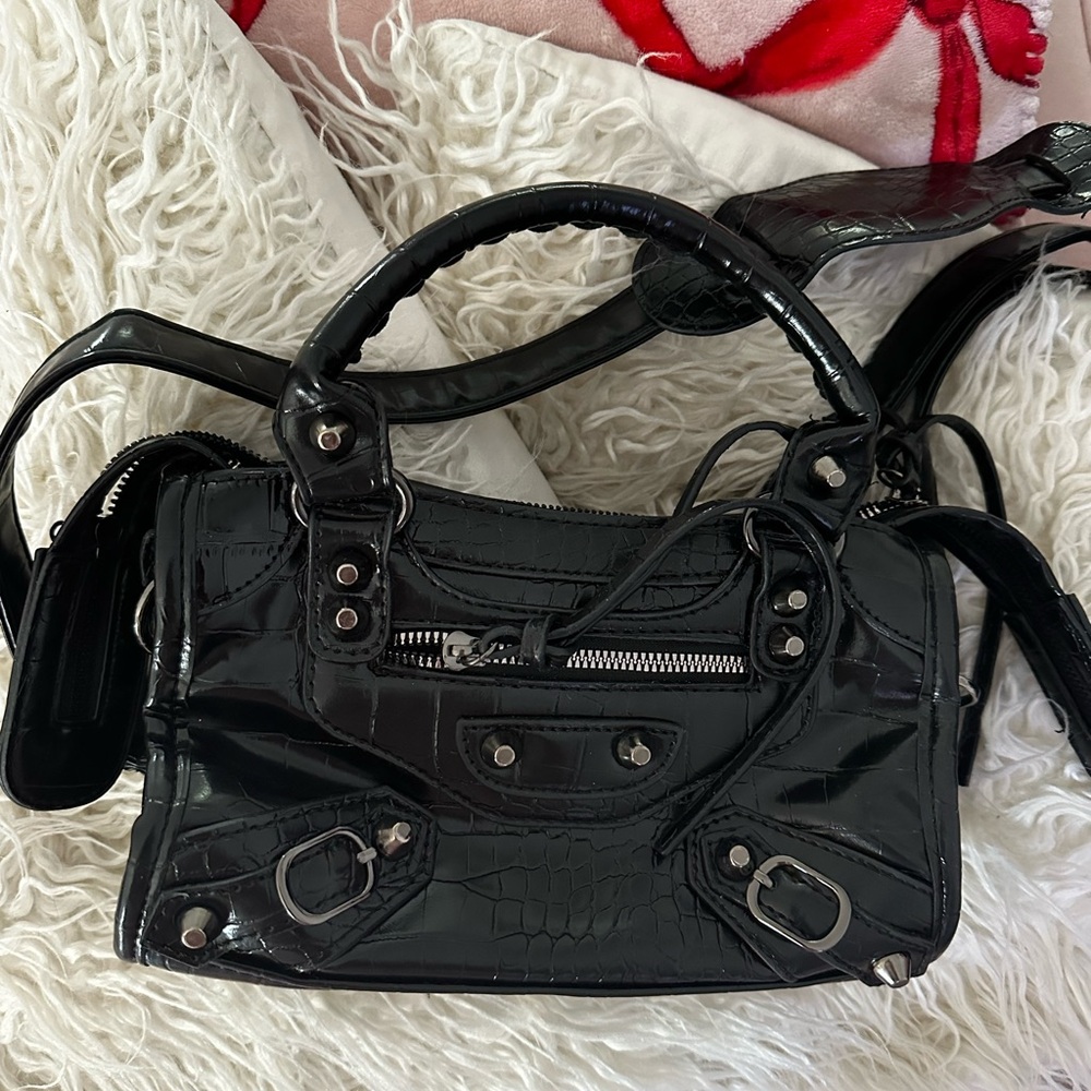 Elegant Black Croc-Embossed Satchel